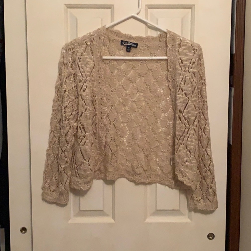 Junior’s Medium Cropped Cream Sweater/Cardigan